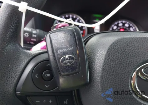 2021 Toyota Rav4 Xle z USA, uszkodzony, nr VIN 2T3P1RFV4MW167191